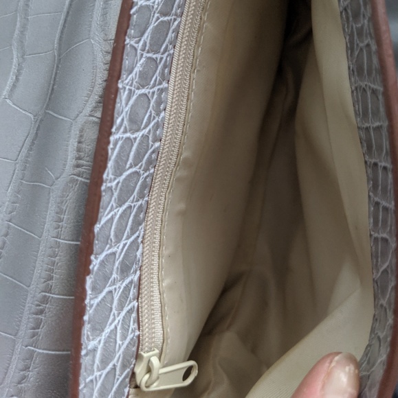 GUESS Vintage Shoulder Purse - Picture 5 of 5